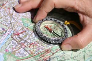 L’orientation commence par la lecture d’une carte et l’utilisation d’une boussoleL’orientation commence par la lecture d’une carte et l’utilisation d’une boussole